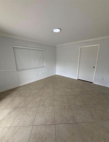 18870 NW 57th Ave 101, Hialeah, FL 33015