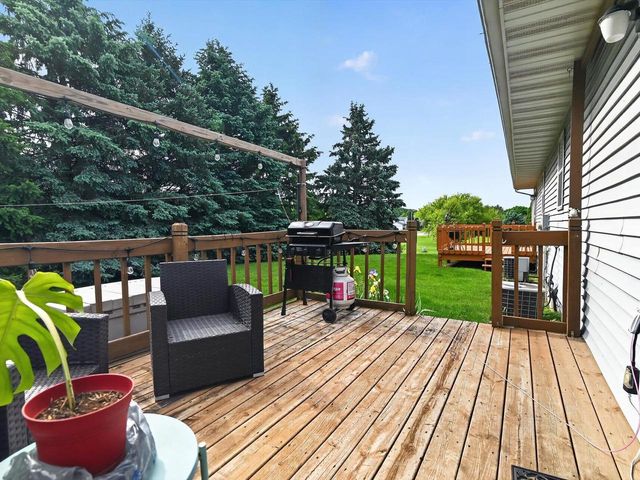 808B N Clover Lane, Cottage Grove, WI 53527