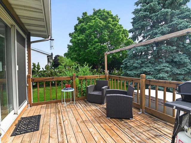 808B N Clover Lane, Cottage Grove, WI 53527