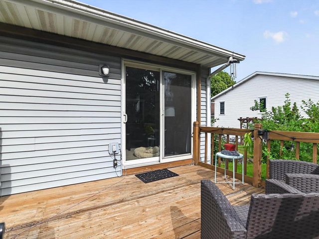 808B N Clover Lane, Cottage Grove, WI 53527