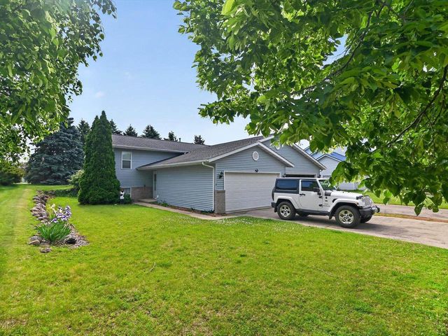 808B N Clover Lane, Cottage Grove, WI 53527