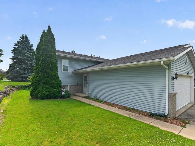 808B N Clover Lane, Cottage Grove, WI 53527