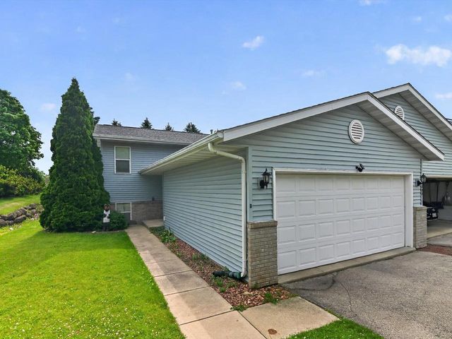 808B N Clover Lane, Cottage Grove, WI 53527