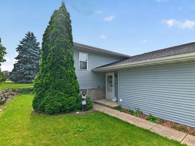 808B N Clover Lane, Cottage Grove, WI 53527