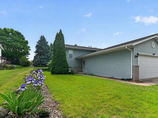 808B N Clover Lane, Cottage Grove, WI 53527