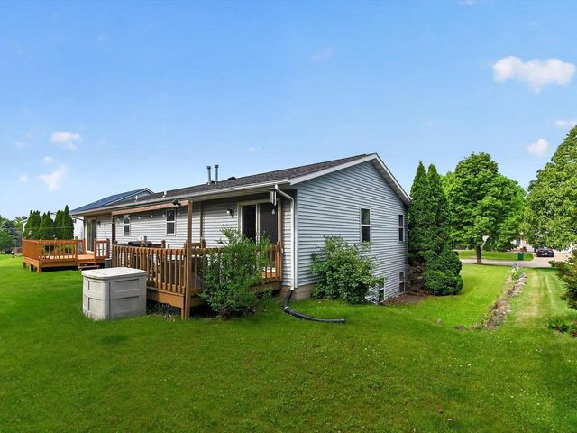 808B N Clover Lane, Cottage Grove, WI 53527