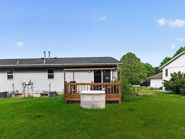 808B N Clover Lane, Cottage Grove, WI 53527