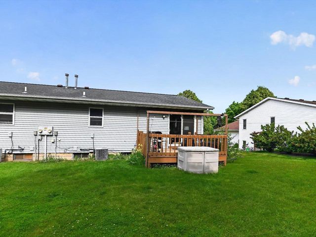 808B N Clover Lane, Cottage Grove, WI 53527