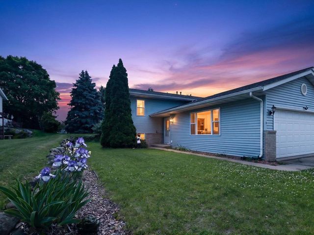 808B N Clover Lane, Cottage Grove, WI 53527