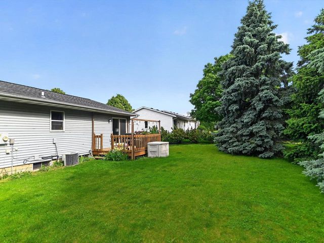 808B N Clover Lane, Cottage Grove, WI 53527