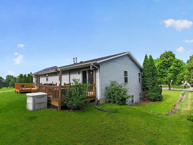 808B N Clover Lane, Cottage Grove, WI 53527