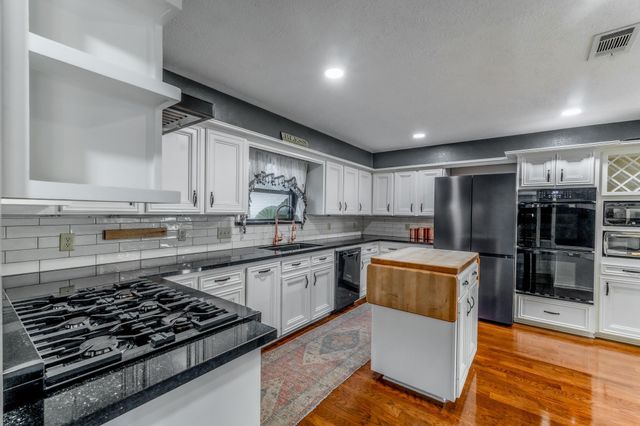 20 Amherst Court, Conroe, TX 77304