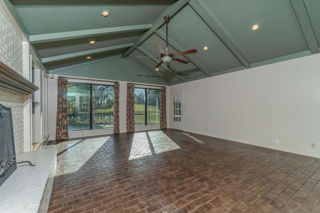 20 Amherst Court, Conroe, TX 77304