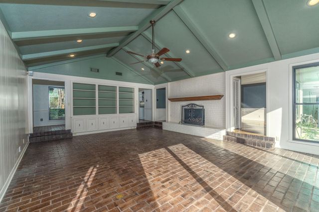 20 Amherst Court, Conroe, TX 77304