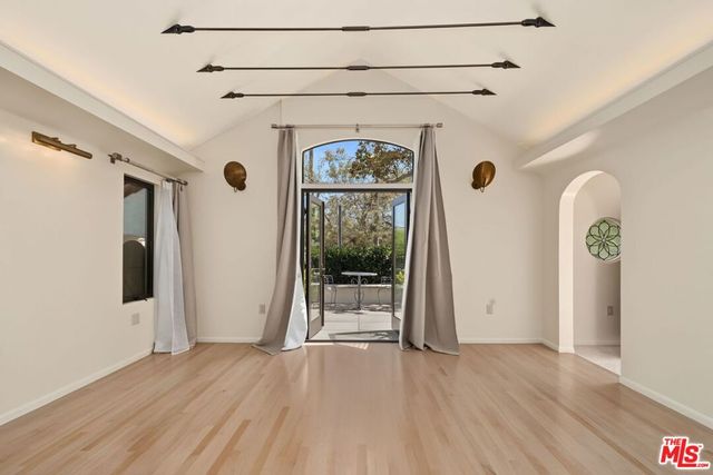 9001 Rosewood Avenue, West Hollywood, CA 90048