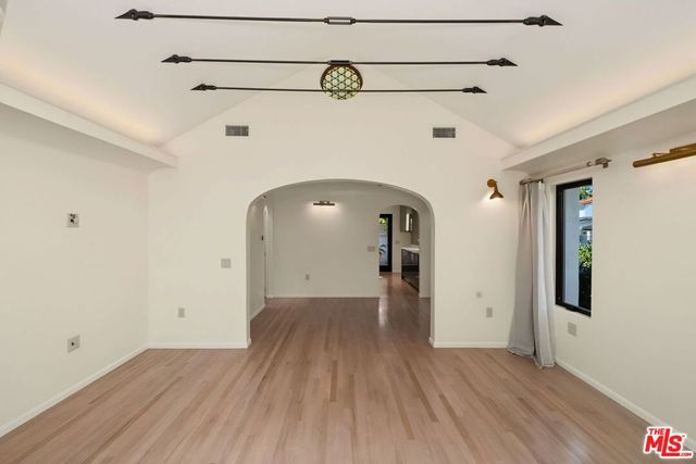 9001 Rosewood Avenue, West Hollywood, CA 90048