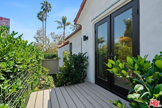 9001 Rosewood Avenue, West Hollywood, CA 90048