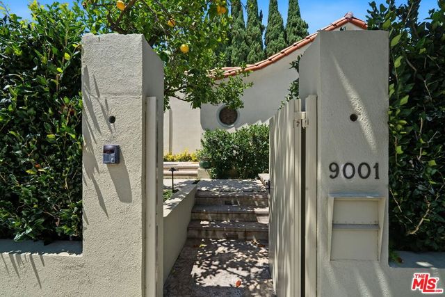 9001 Rosewood Avenue, West Hollywood, CA 90048