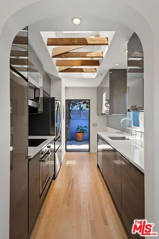 9001 Rosewood Avenue, West Hollywood, CA 90048