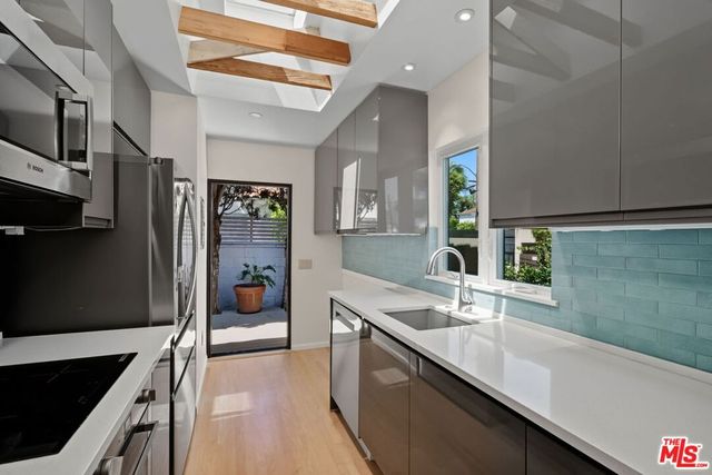 9001 Rosewood Avenue, West Hollywood, CA 90048