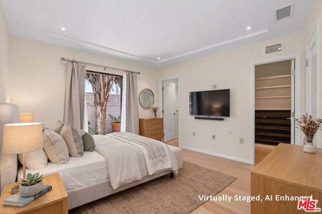 9001 Rosewood Avenue, West Hollywood, CA 90048