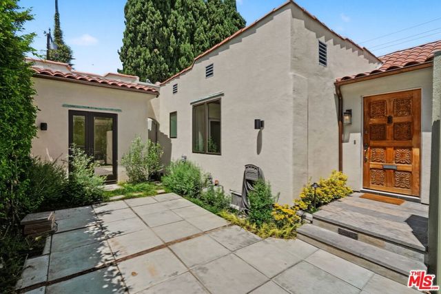 9001 Rosewood Avenue, West Hollywood, CA 90048