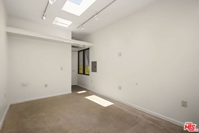 9001 Rosewood Avenue, West Hollywood, CA 90048