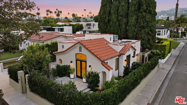 9001 Rosewood Avenue, West Hollywood, CA 90048