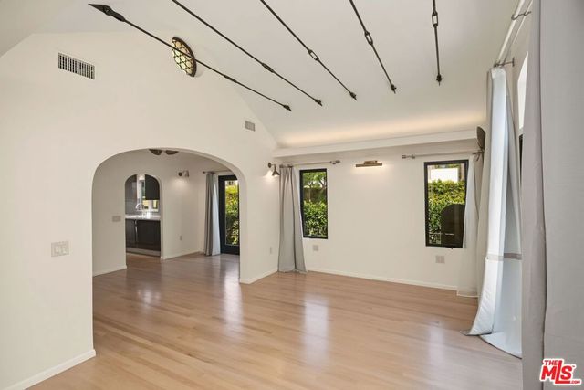 9001 Rosewood Avenue, West Hollywood, CA 90048