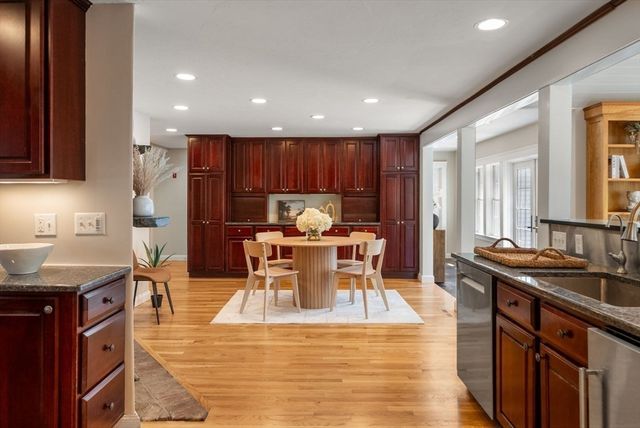 49 Walpole St, Dover, MA 02030