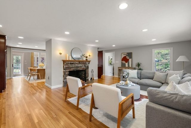 49 Walpole St, Dover, MA 02030