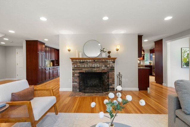 49 Walpole St, Dover, MA 02030