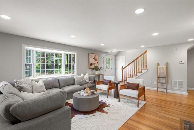 49 Walpole St, Dover, MA 02030
