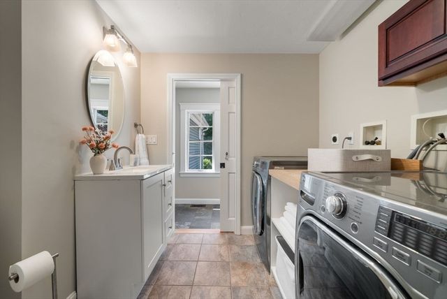 49 Walpole St, Dover, MA 02030