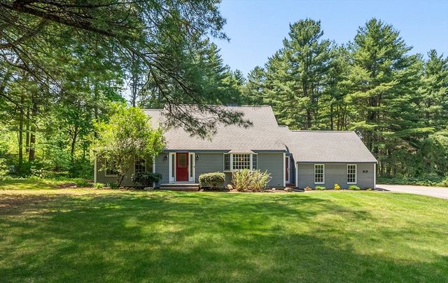 49 Walpole St, Dover, MA 02030