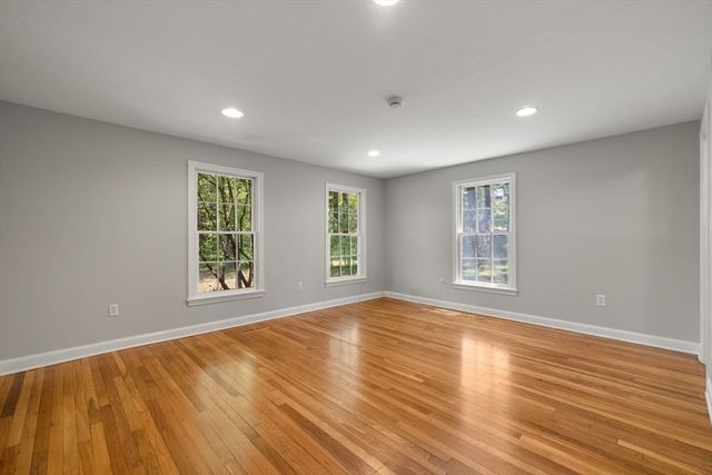49 Walpole St, Dover, MA 02030