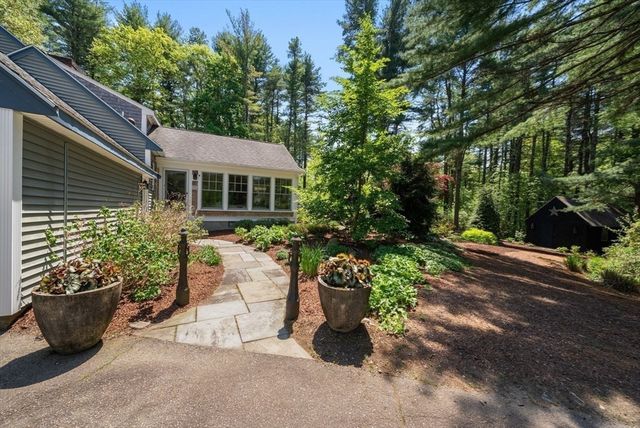 49 Walpole St, Dover, MA 02030
