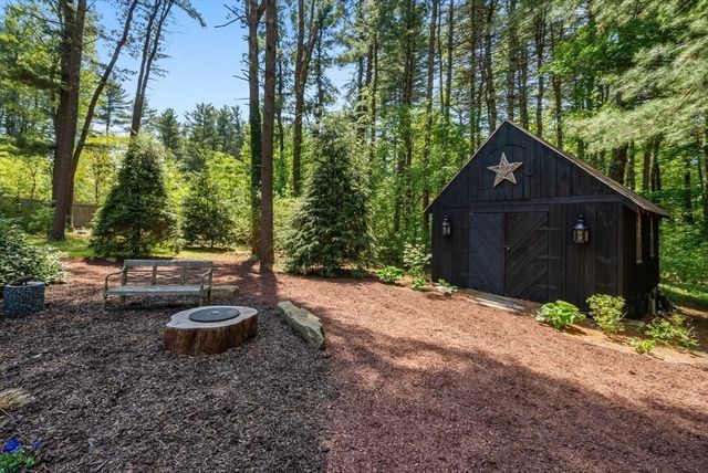 49 Walpole St, Dover, MA 02030