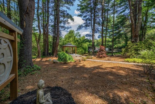 49 Walpole St, Dover, MA 02030