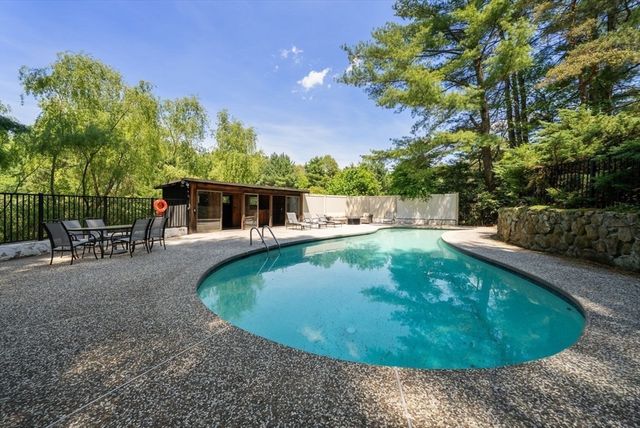 49 Walpole St, Dover, MA 02030