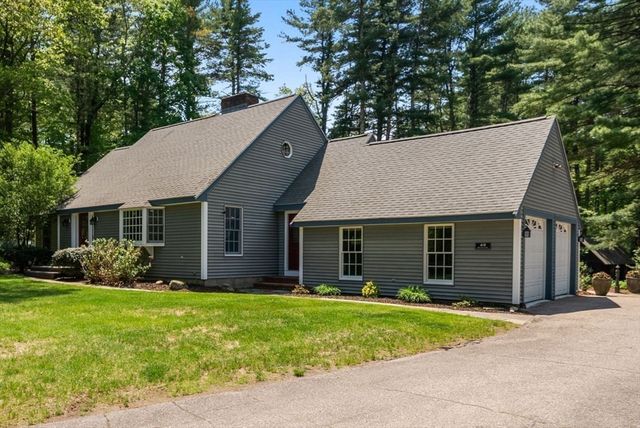 49 Walpole St, Dover, MA 02030