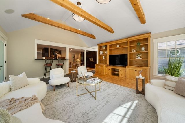 49 Walpole St, Dover, MA 02030