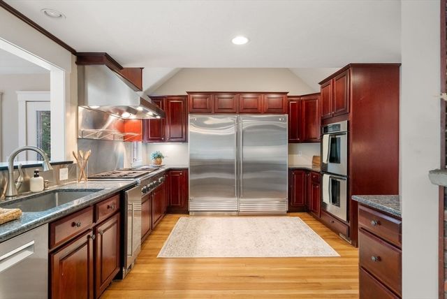 49 Walpole St, Dover, MA 02030