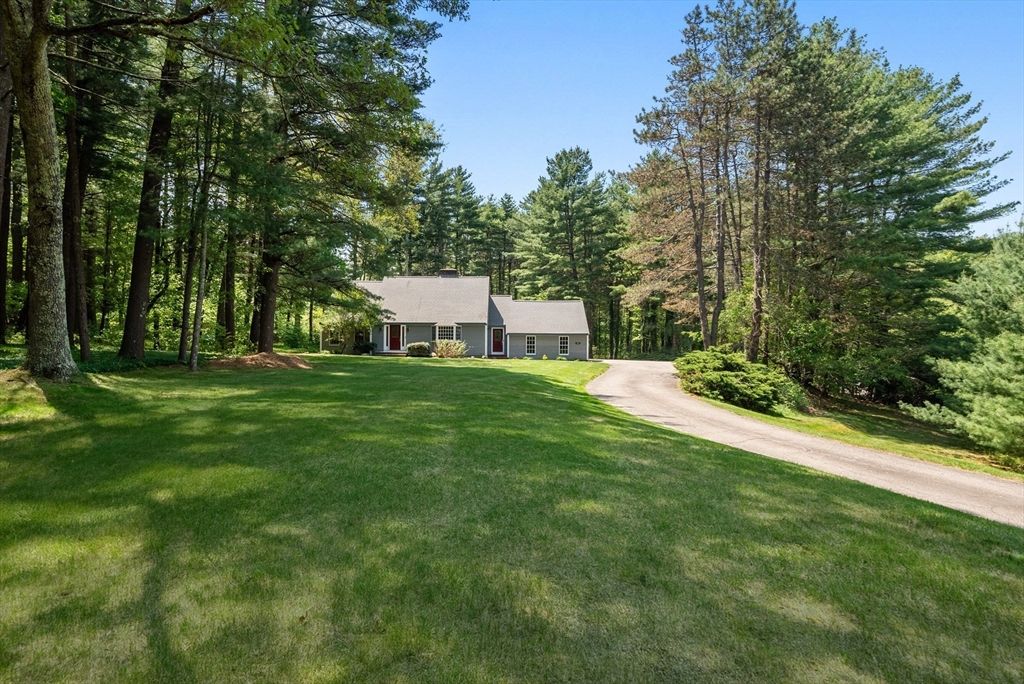 49 Walpole St, Dover, MA 02030