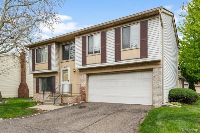 2968 Roundtree Drive, Troy, MI 48083