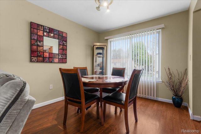 2968 Roundtree Drive, Troy, MI 48083