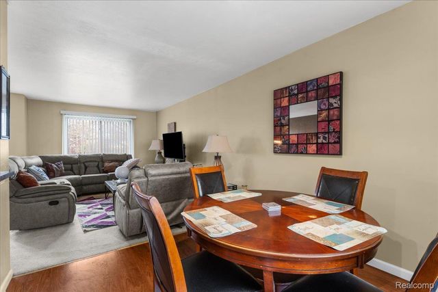 2968 Roundtree Drive, Troy, MI 48083