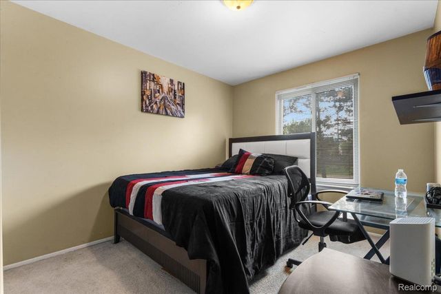 2968 Roundtree Drive, Troy, MI 48083