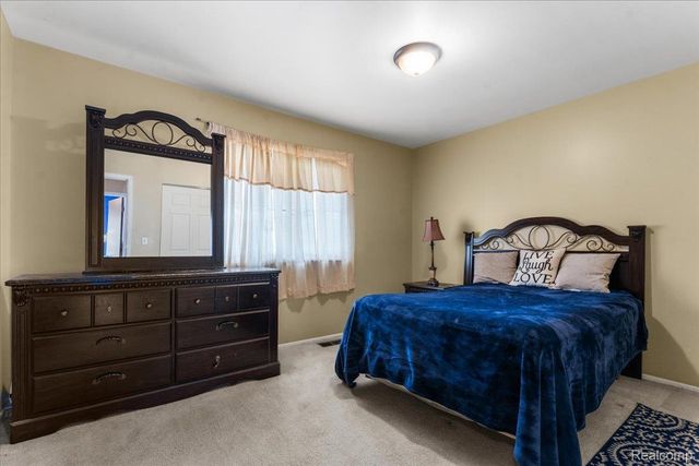 2968 Roundtree Drive, Troy, MI 48083
