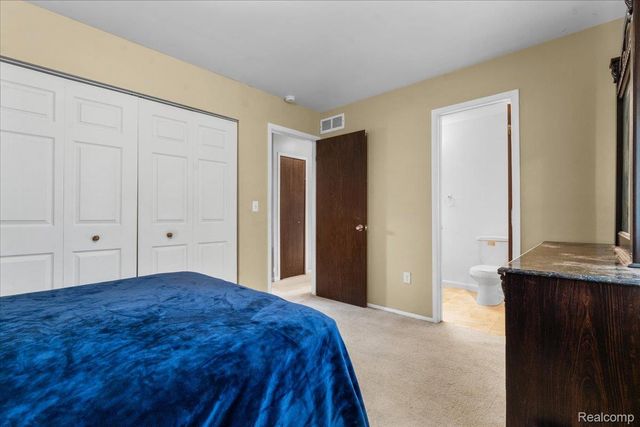 2968 Roundtree Drive, Troy, MI 48083